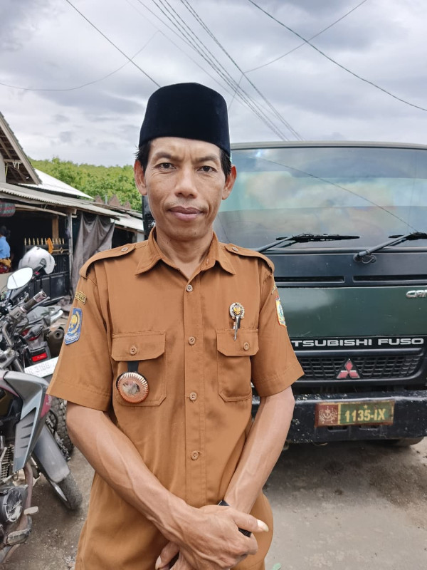 Foto Kepala Desa Perigi, Darmawan Mendampingi Bupati Drs. H. Haerul Warisin, M.Si, Saat Meninjau Finishing Pembangunan Jembatan Bailey Desa Perigi pada Senin (12/1/2025) (Dok. Pribadi) Foto Kepala Desa Perigi, Darmawan Mendampingi Bupati Drs. H. Haerul Warisin, M.Si, Saat Meninjau Finishing Pembangunan Jembatan Bailey Desa Perigi pada Senin (12/1/2025) (Dok. Pribadi)